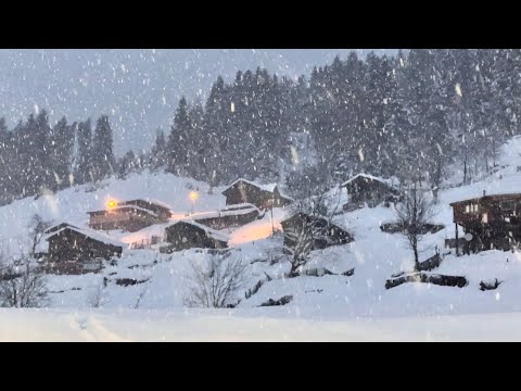 How do people live in high-altitude snowy villages?A