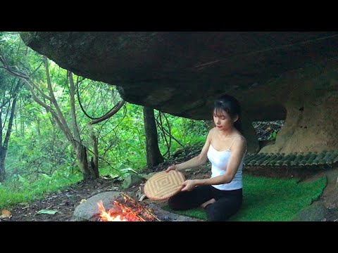The girl alone built a shelter in a rock cave - Cooking
