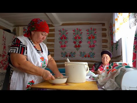 THE VILLAGE LIFE IN TATARSTAN. Making pumpkin belesh -