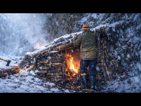 Extreme Winter Survival Camping in Heavy Snowfall |