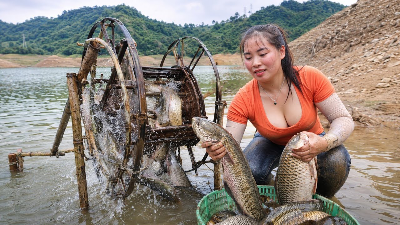 Beautiful Village Girl Builds an Amazing Water Wheel Fish