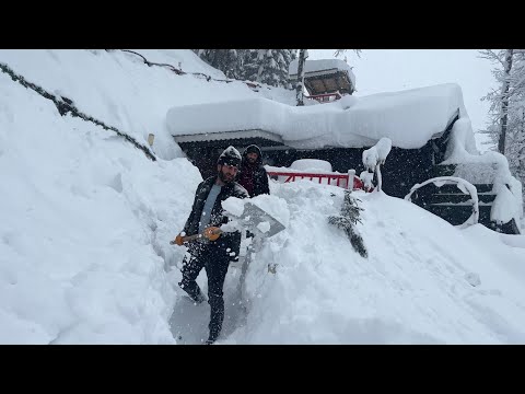 Living in a Snow-Buried Mountain Village From the Heart