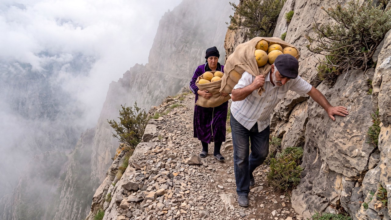 They Descended From a High Mountain And Carried 100 kg OF