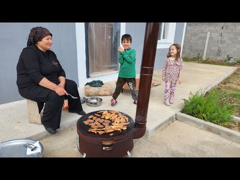 BAHÇEMİZDE MANGAL TORUNLARIMIZLA BERABER VE SEVİMLİ KEDİMİZ