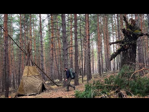 Wigwam in the forest I build and spend the night Solo