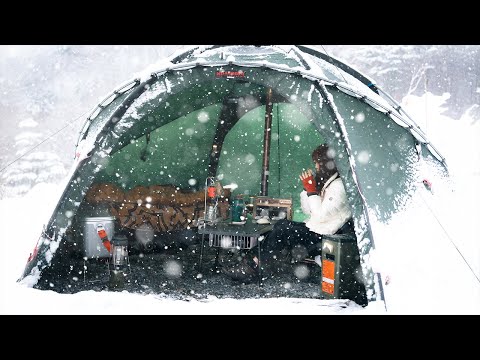 Camping in Heavy Snow Snowing all day long, In a perfect