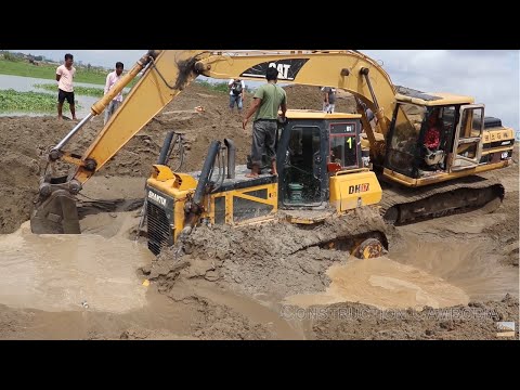 Incredible Big Bulldozer stuck in deep sand - pull out deep