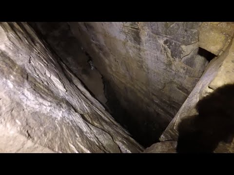 Into Spider Hole Cave, AKA- Northbend Sink