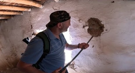 Ermeni Köyündeki Tarihi Duvarlardan Define Kasaları Çıkıyor