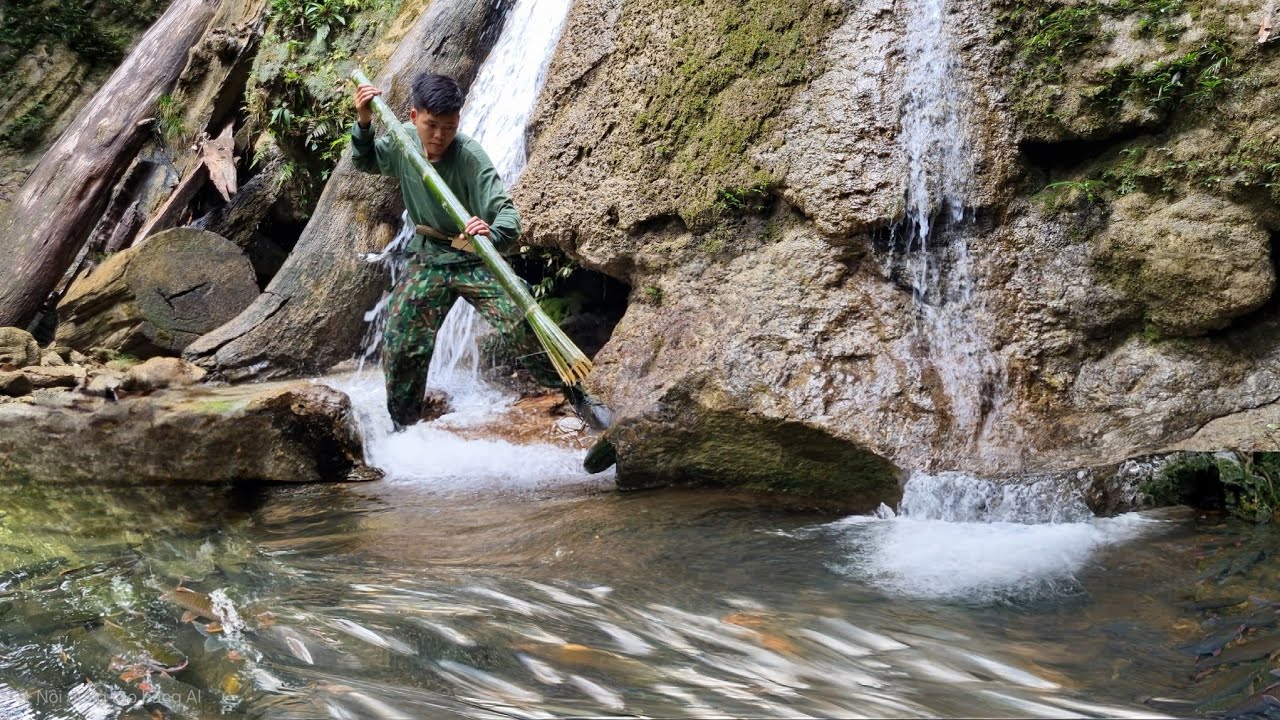 Surviving in the Wild, hunting fish with bamboo spears using