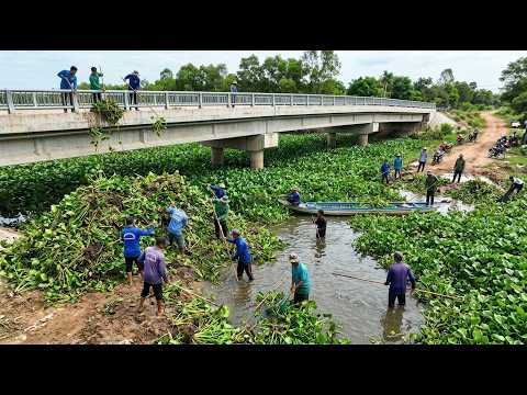 Cleaning a dangerous drainage system Watch the rushing