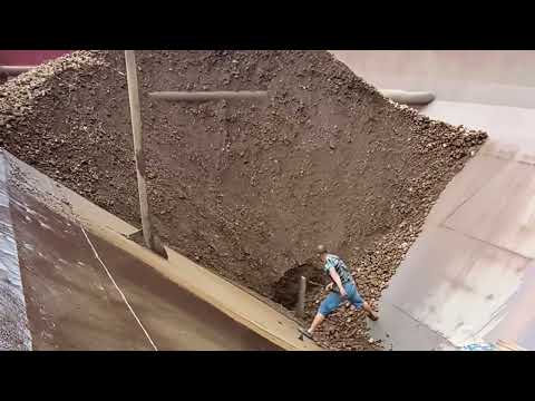 Barge unloads 2600 tons of large iron ore Part 2