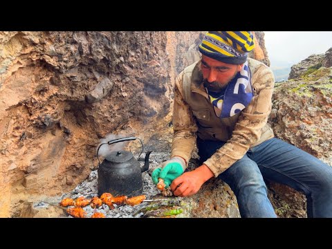 DAĞLARDA KAR YAĞIYOR BİZDE KAYA DİBİNDE MANGAL VE ÇAY