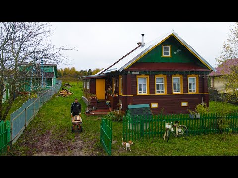 How Russians live in a village. Autumn in the Russian