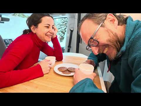 YOĞUN KAR YAĞIŞINDA KONFORLU BİR KARAVAN İLE SOBALI KAMP