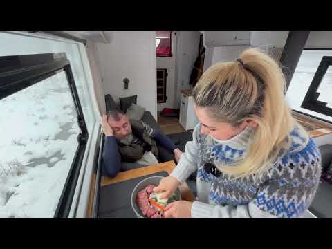 KAR KAMPINDA KARAVAN DEVRİLİYORDU