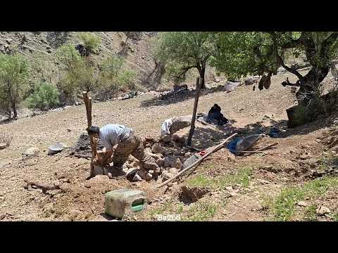 Building a kitchen wall using natural materials nomadic