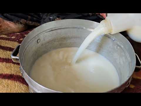 Iran Nomads Building Baths with Natural Materials and
