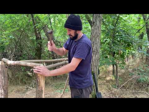 Building small shelter above the ground for the rest and