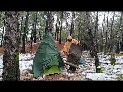 Building a cozy shelter in the snow Winter bushcraft