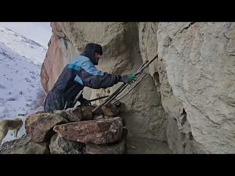 Surviving 65 C Extreme Cold Building a Secret Cave Shelter