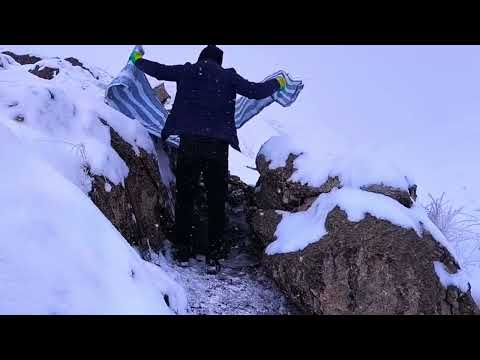 Surviving a Deadly Snowstorm in a Stone House Alone at 30 C