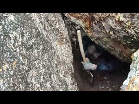 Building a Warm Stone Shelter to Survive Alone on a Frozen