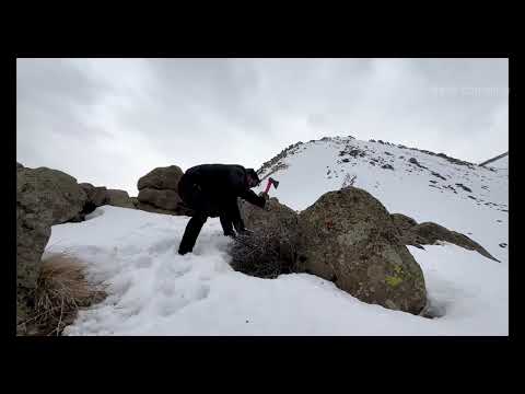 SURVIVING 56 C EXTREME COLD The Secret Cave Shelter That