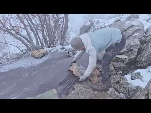 72 hours battling ice and snow Building a safe shelter in a