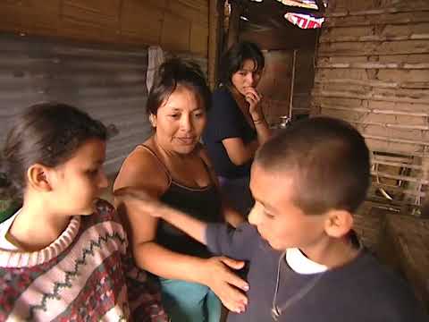 La famille de ce petit colombien c est la rue