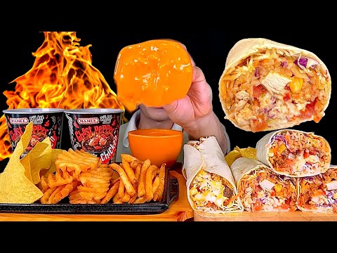 ASMR 한입가득 치킨 비프 또띠아 타코 나쵸 양념감자 고스트페퍼 먹방 Mexican tacos