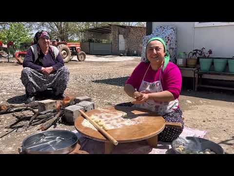 Kaynanamla Bahçemizde Çi Börek Yapıyoruz Minik Kedi