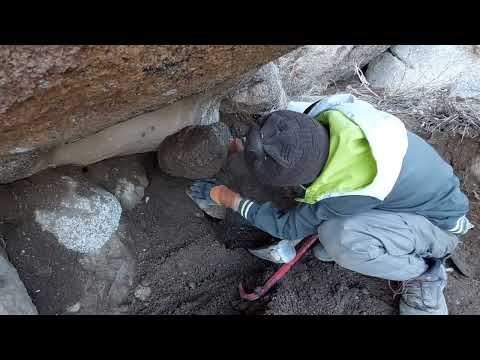 Building a Warm Survival Shelter Bushcraft Stone Hut with