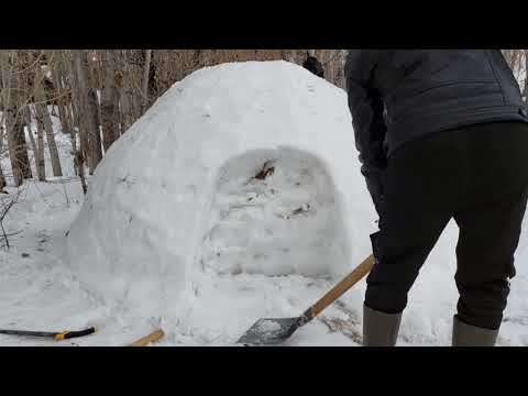 WinterBushcraft Camping and building a snow shelter on cold
