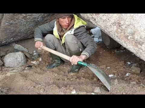 Building a rock shelter cave camping alone in the snowy and