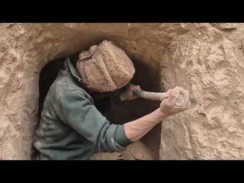 7 Days Sea Survival by the Beach Building a Sand Shelter