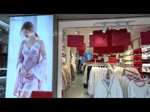 Walk tour in Dongguan s small town House prices here are