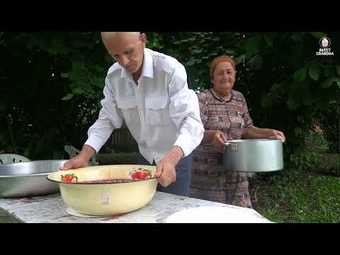 How Grandma Makes Strawberry Wild Plum Jam in the Mountains