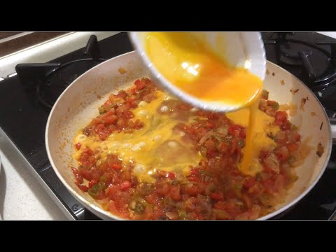 Menemenin püf noktası burda Menemen bol soğan ve yumurta