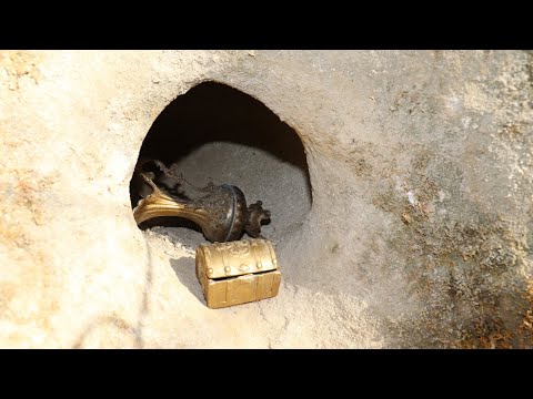 Define Kasasından İçi Dolu Altın Sandık Çıktı