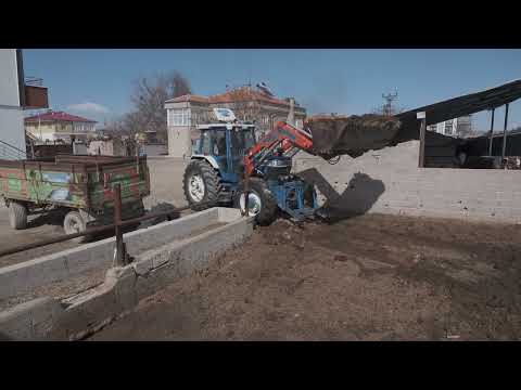 TRAKTÖR ÖN YÜKLEYİCİ GÜBRE YÜKLEME