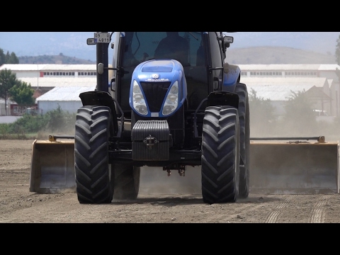 New Holland T7040
