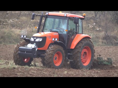 Çamur Tarlada Kültivatör Çekiyor Kubota M108S