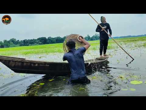 Traditional Village Expert Boy Jumping Boat Catching Lot Of