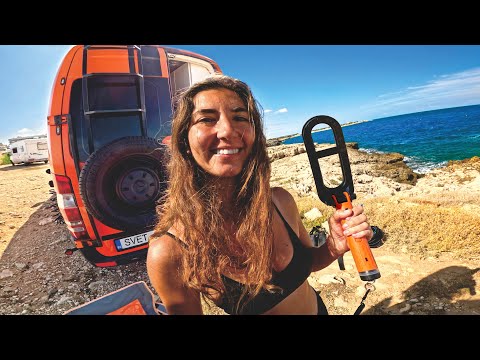 Metal Detecting a Rocky Cove Amazing Underwater Finds