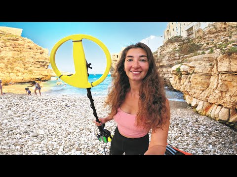 Metal Detecting a Popular Cliffside Beach Italy