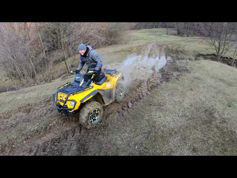 Can Am Outlander 500 XT Mudding