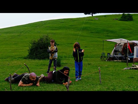 Kamp Adasında 3 Çocukla Survivor Mücadelesi