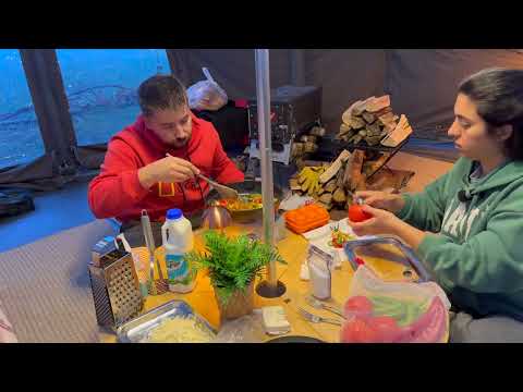ŞİDDETLİ YAĞMURDA SARAY ÇADIRIYLA KAMP