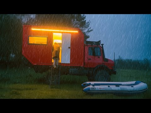 ŞİDDETLİ YAĞMURDA KARAVAN KAMPI